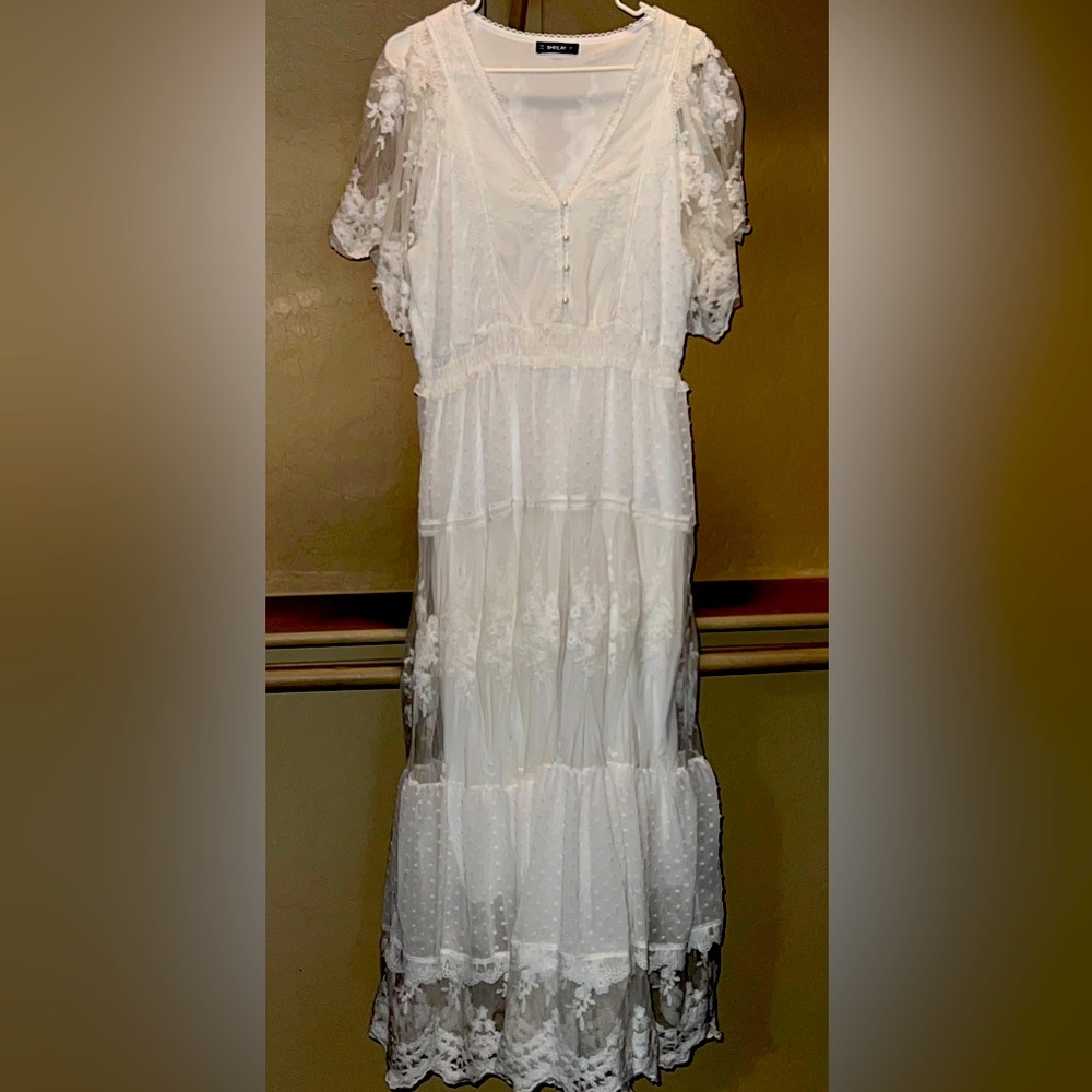 Elegant White Lace Women’s Dress